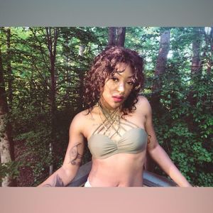 Meet your Posher, Latisha